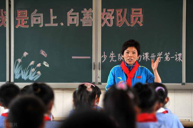 比赛焦点瞬间：第2分钟，劳塔罗接长传球头球摆渡小图拉姆弧顶凌空打门太正被门将没收。